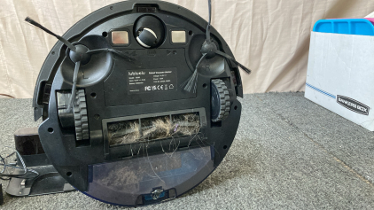 LUBLUELU ROBOT VACUUM (UNTESTED NEEDS CHARGED).