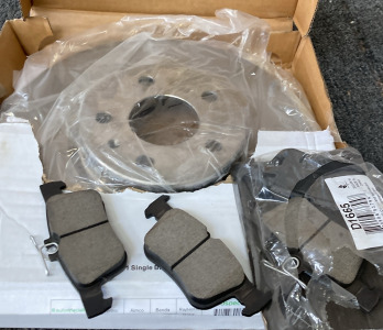 (2) FRONT BRAKE ROTORS FOR A FORD FUSION 2013 - 2019. D1665 BRAKE PADS.