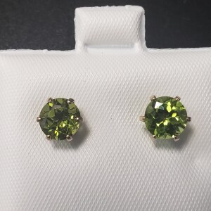 $560 10K Peridot(2ct) Earrings