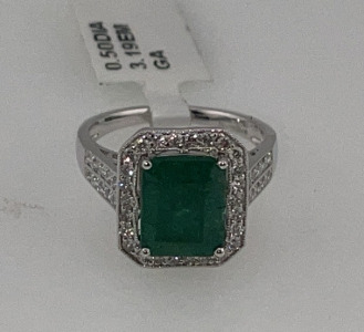 Value $17,839 Emerald Beryl And Diamond Ring Size 6-1/2 (US)