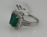 Value $18,370 Beryl Emerald And Diamond Platinum Ring Size 6-1/2 (US) - 2