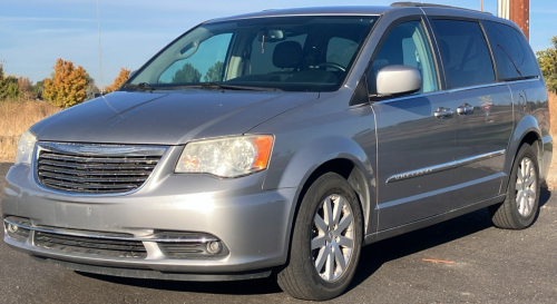 2014 CHRYSLER TOWN AND COUNTRY - 74K MILES!