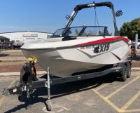 2022 AXIS T220 - FROM LOCAL MARINE DEALER - GREAT SHAPE!