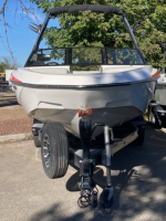 2022 AXIS T220 - FROM LOCAL MARINE DEALER - GREAT SHAPE! - 2