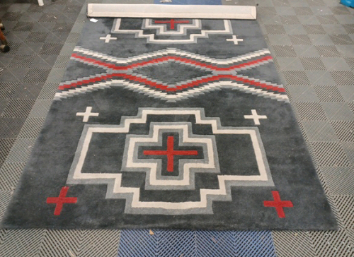 (1) Pendleton San Miguel Wool Rug - Gray, Red, White - 6'&times;9'