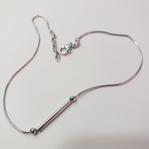 (1) Silver Necklace