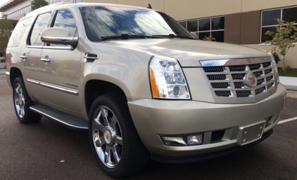 2013 CADILLIAC ESCALADE - 4X4 - 3RD ROW SEATING!