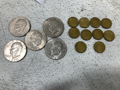 (5) One Dollar Coins 1971-1977, (10) 20mm Showbiz Pizza Tokens