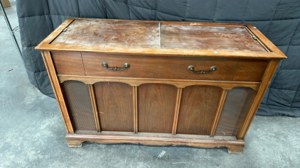 Mid-Century Vintage Magnavox Record Changer Stereo Console