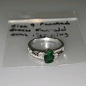 (1) Size 9 Faceted Green Emerald Ring