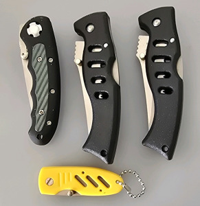 (4) Frost Cutlery Pocket Knives