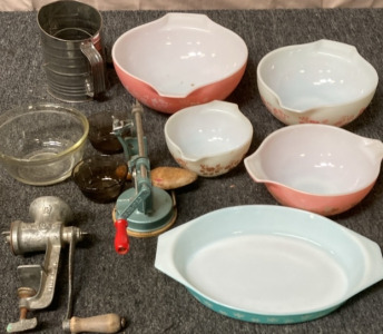 VINTAGE PYREX 4-PIECE MIXING BOWL SET, VINTAGE PYREX SNOWFLAKE BAKING DISH. AND MORE.