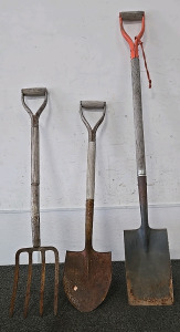 (1) Flat Shovel (1) Pointed Shovel (1) Pitchfork