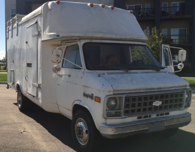 1981 CHEVROLET EXPRESS G30 - LEVELING JACKS!!