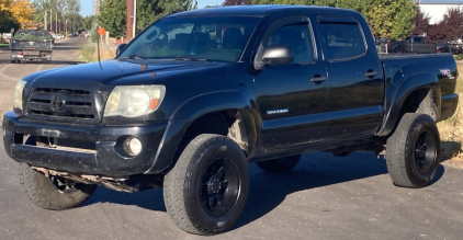 2009 TOYOTA TACOMA - 4X4!