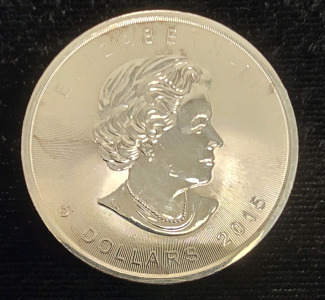 Elizabeth II 2015 5 Dollar Canadian Coin- No Authentication