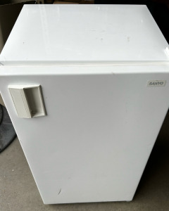 Sanyo Mini Fridge