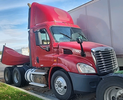 OFFSITE - 2016 FREIGHTLINER CASCADIA SEMI TRACTOR - LOCAL FLEET