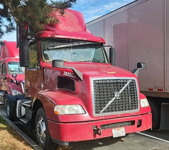 OFFSITE - 2016 VOLVO VNM SEMI TRACTOR - LOCAL FLEET