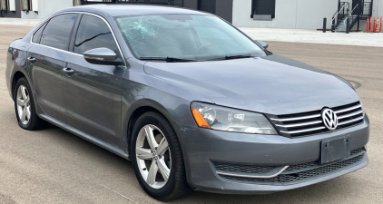 2012 VOLKSWAGEN PASSAT SE - LEATHER HEATED SEATS!