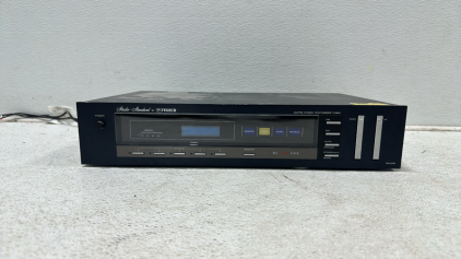 Vintage FISHER FM-600 AM/FM Stereo Synthesizer Tuner