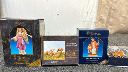 Fontanini Temira, Papa & Misham, Ox Family Figurines, & 5&rdquo; Scale Lighted Campfire