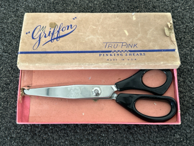 Vintage Griffon Tru Pink Pinking Shears