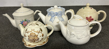 (5) Collectible Teapots
