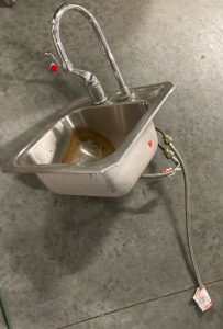 Sink LxWxH. 15x15x8 Inches
