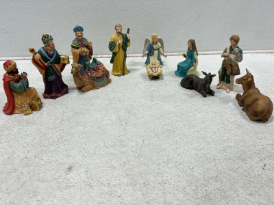 (1) Porcelain nativity set