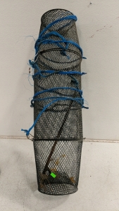 (1) Crawdad Trap w/ Blue Rope