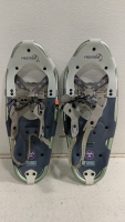 (1) Tubbs Frontier 21 Snowshoes Set w/ Quick Step Control Wings