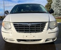 2005 CHRYSLER TOWN AND COUNTRY - HEATED SEATS! - 2
