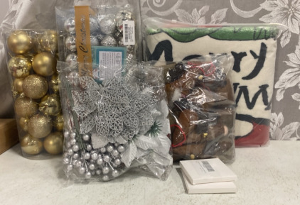 (1) lot of various christmas decorations and ordaments