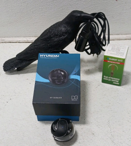 Hyundai Wireless Earbuds, Raven Light Stand