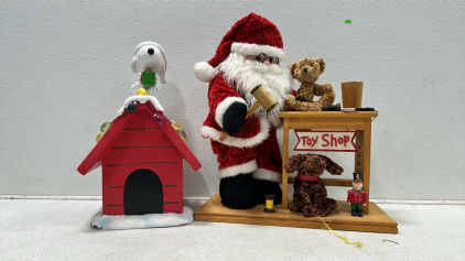 Santas Toy Shop Christmas Decoration, Battery Powered Snoopies Dog House Decoration