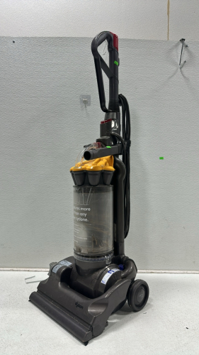 Dyson DC33 Standing Vaccum Cleaner