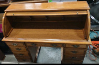 3'x 1½'x 3'5" Roll Top Desk - 2