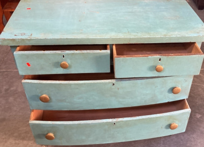 VINTAGE 4-DRAWER DRESSER. (35” X 42” X 21”).