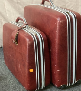 SET OF VINTAGE SAMSONITE LUGGAGE.