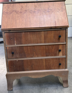 Wooden 3-Drawer Dresser With Desk Nook