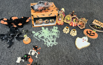 Assorted Halloween Decor