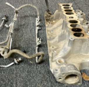 FORD F-150, F-250 LOWER EFI INTAKE.