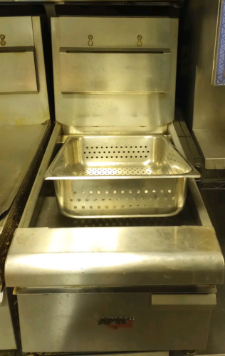 APW Wyott Gas Counter Fryer Model: APWF-25CN