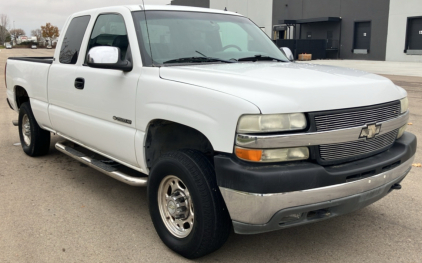 2001 CHEVROLET SILVERADO 2500HD - CLEAN!