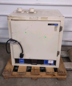 31&frac12;"x 25&frac12;"x 37&frac12;" VWR-1670 220V Oven
