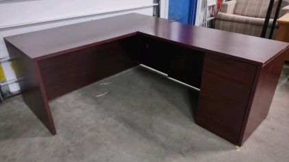 (1) 5'6"x 6'6"x 2'6" 2-Piece Sectional Desk (Dark Wood) w/ 3-Drawers