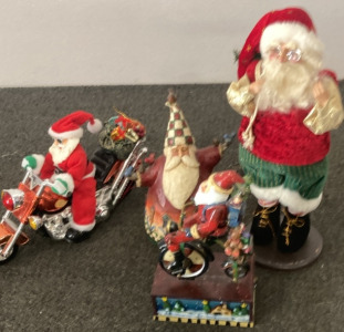 VARIETY OF CHRISTMAS SANTA DECOR.