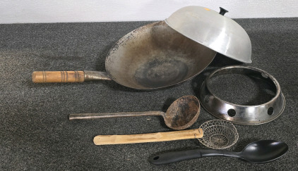 Vintage Style Wok And Accessories