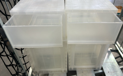 6 Plastic Bins With Drawers